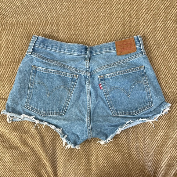 Levi 501 Jean shorts
Size W30 - Picture 5 of 5
